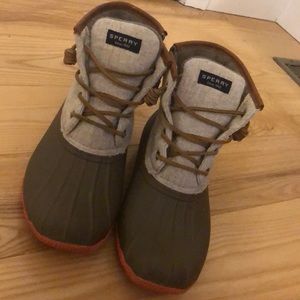 Olive green, salmon Sperry Boots